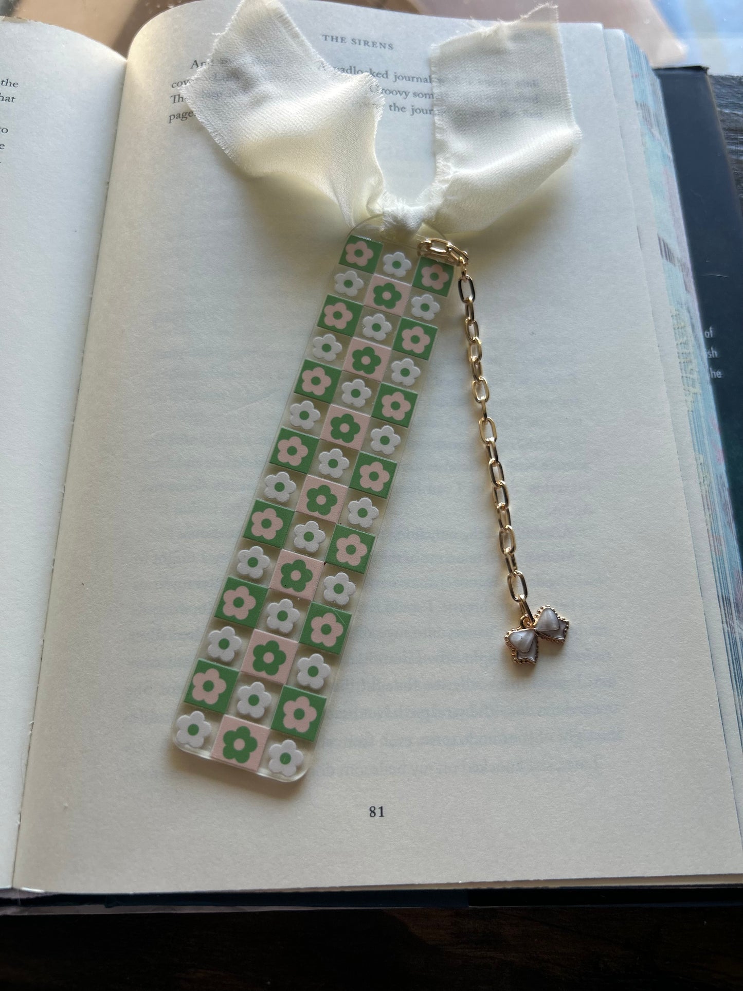 Green & White Floral Bookmark