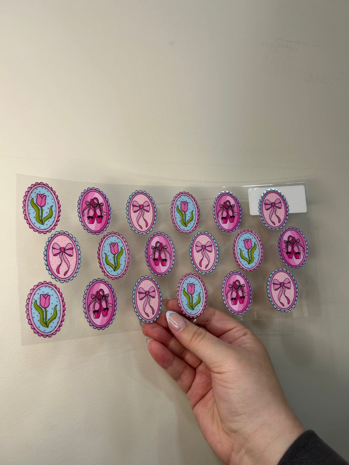 Girly Frames Cup Wrap