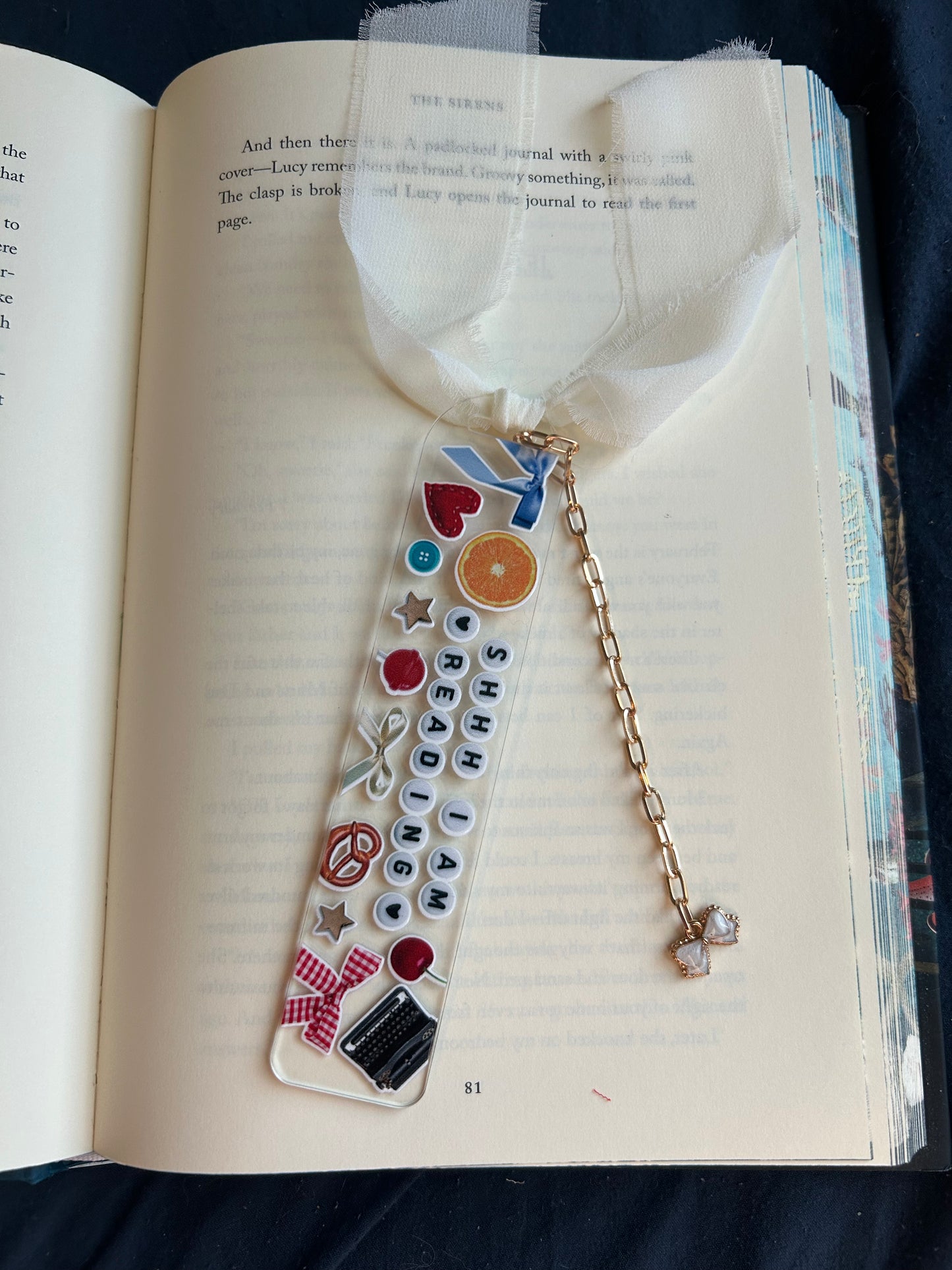 Shhh im reading Bookmark