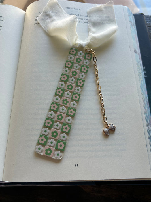 Green & White Floral Bookmark
